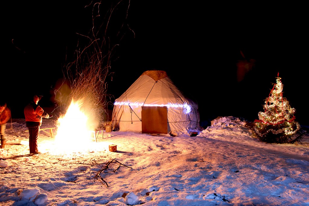 Yurt staying skiing and splitboarding in Kyrgyzstan